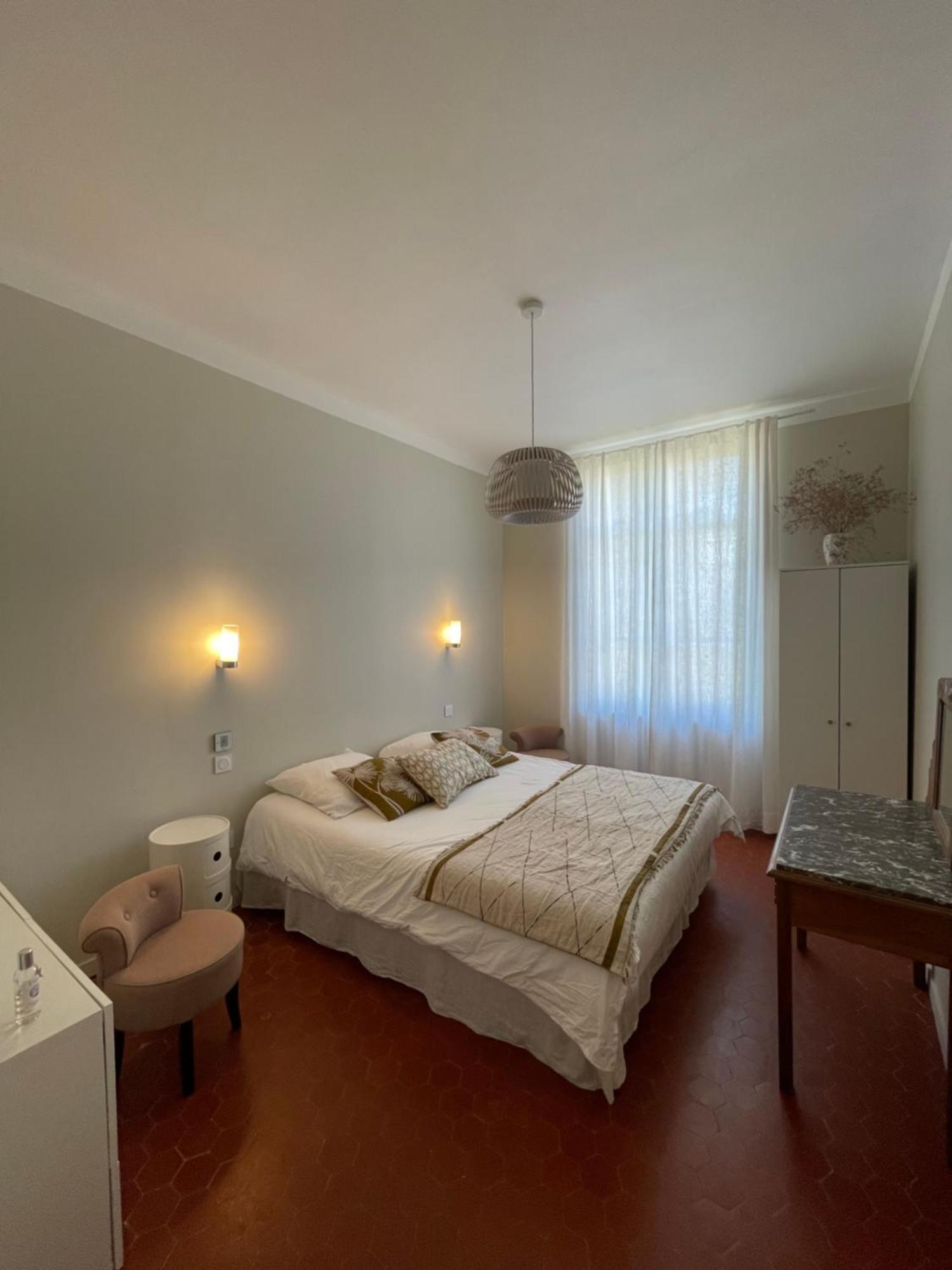 La Villa Des Amandiers Йер Экстерьер фото